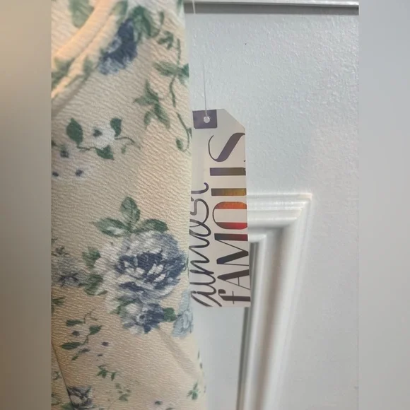 Almost Famous NWT Cream Colored
Blue Floral Short Sleeve Dress size XL - Picture 7 of 10